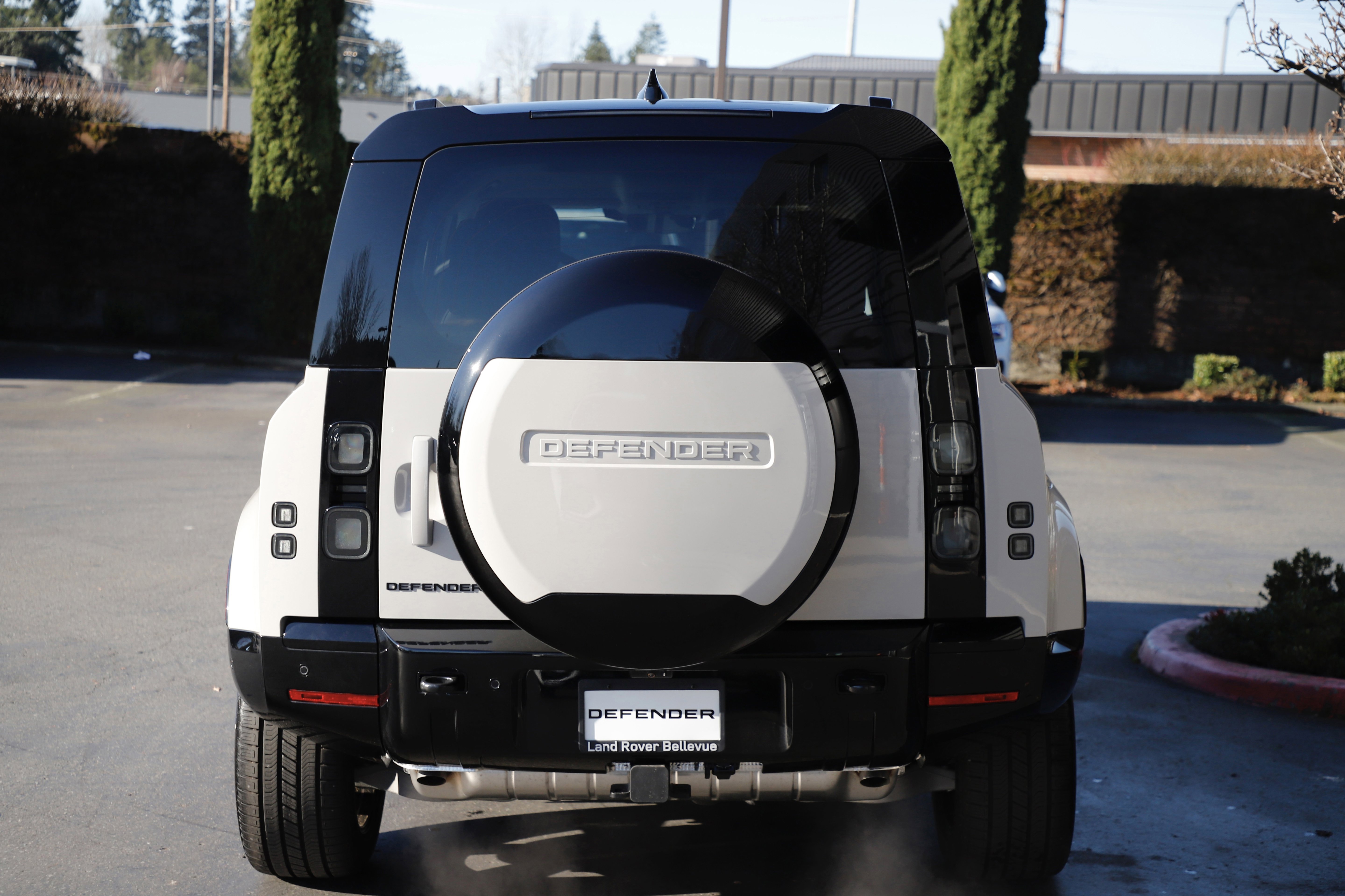 New 2026 Land Rover Defender 110 X-Dynamic SE image 5