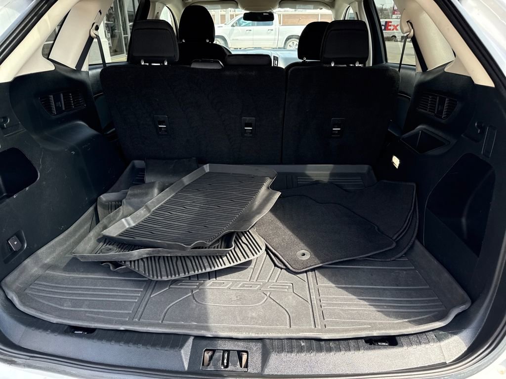 Used 2019 Ford Edge SE image 18