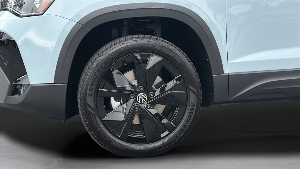 New 2026 Volkswagen Taos SE image 10