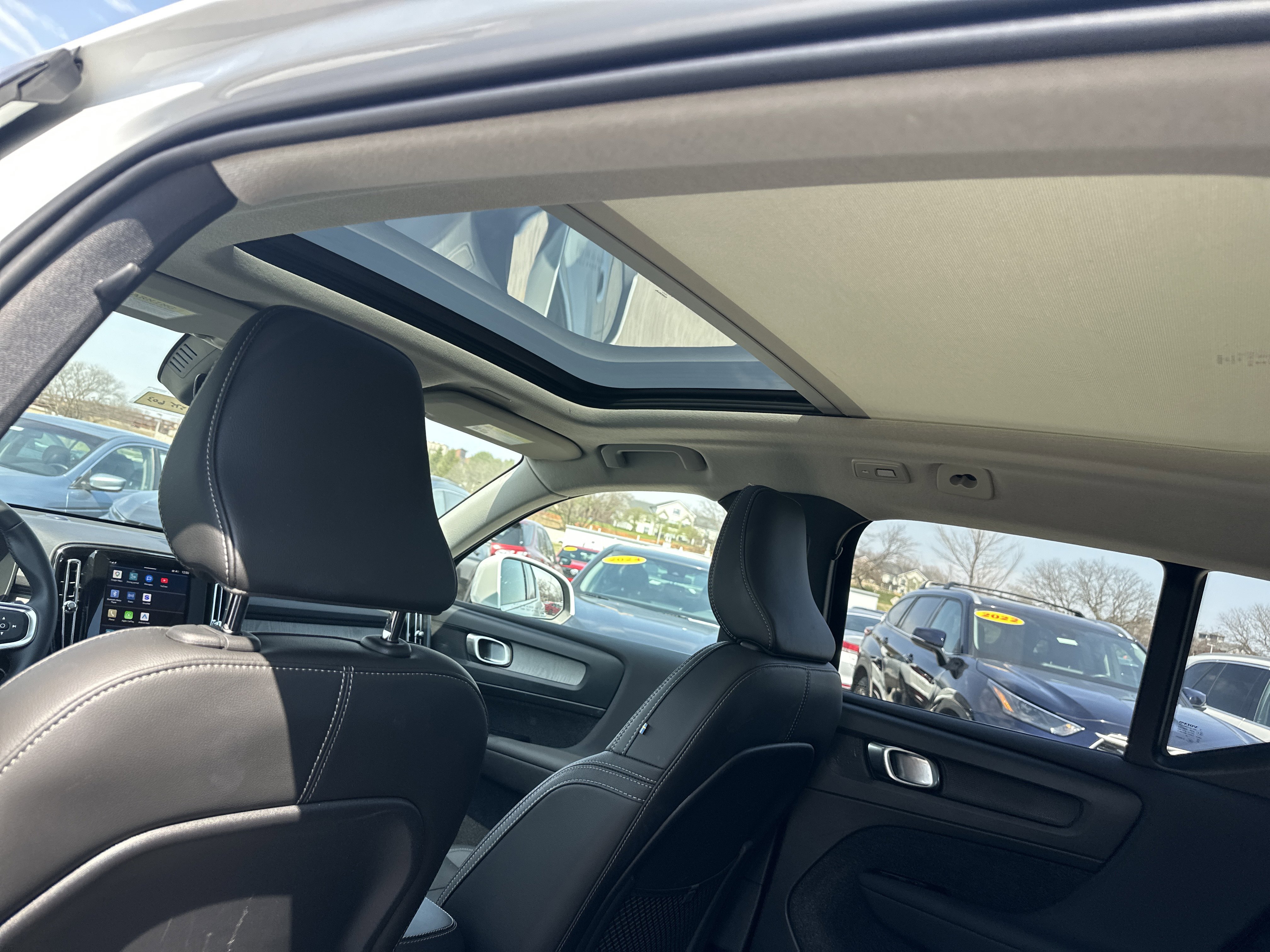 Used 2025 Volvo XC40 B5 Core image 17