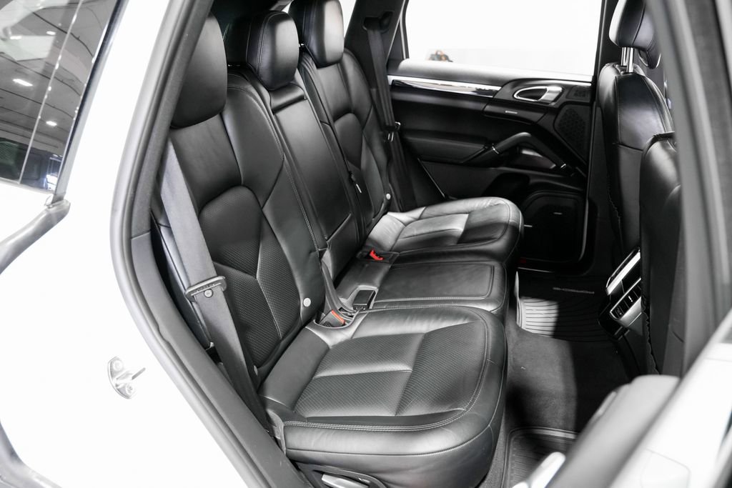 Used 2015 Porsche Cayenne S image 34