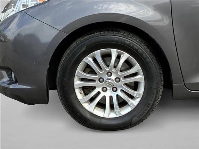 Used 2016 Toyota Sienna XLE w/ XLE Navigation Package image 9
