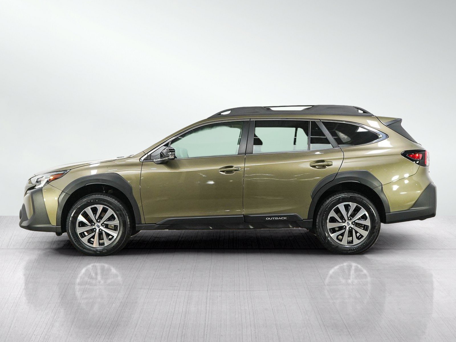 Used 2024 Subaru Outback Premium AWD/4WD image 2