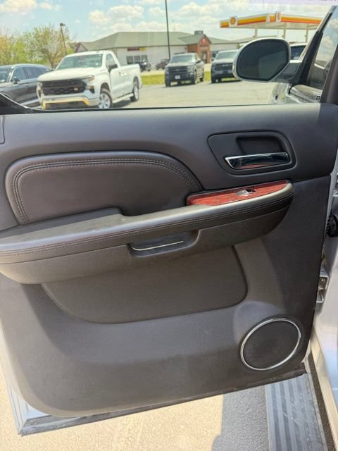 Used 2010 Cadillac Escalade ESV Premium AWD/4WD image 12