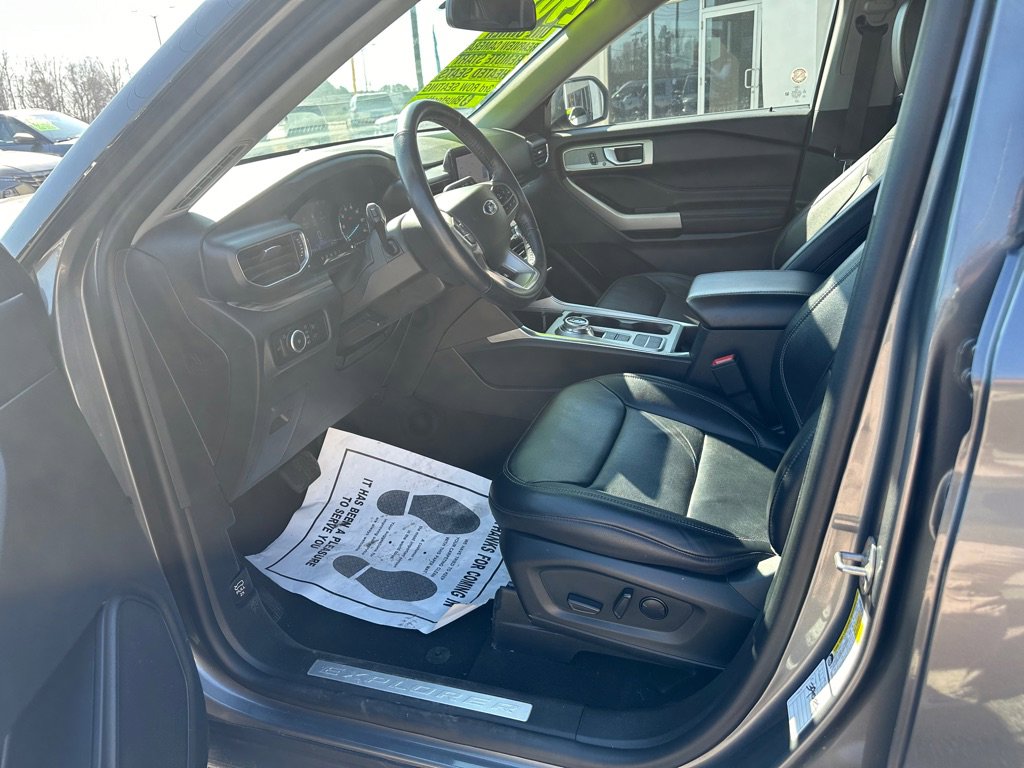 Used 2023 Ford Explorer Limited image 11