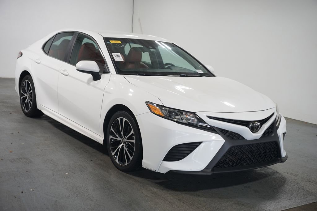 Used 2018 Toyota Camry SE FWD image 3