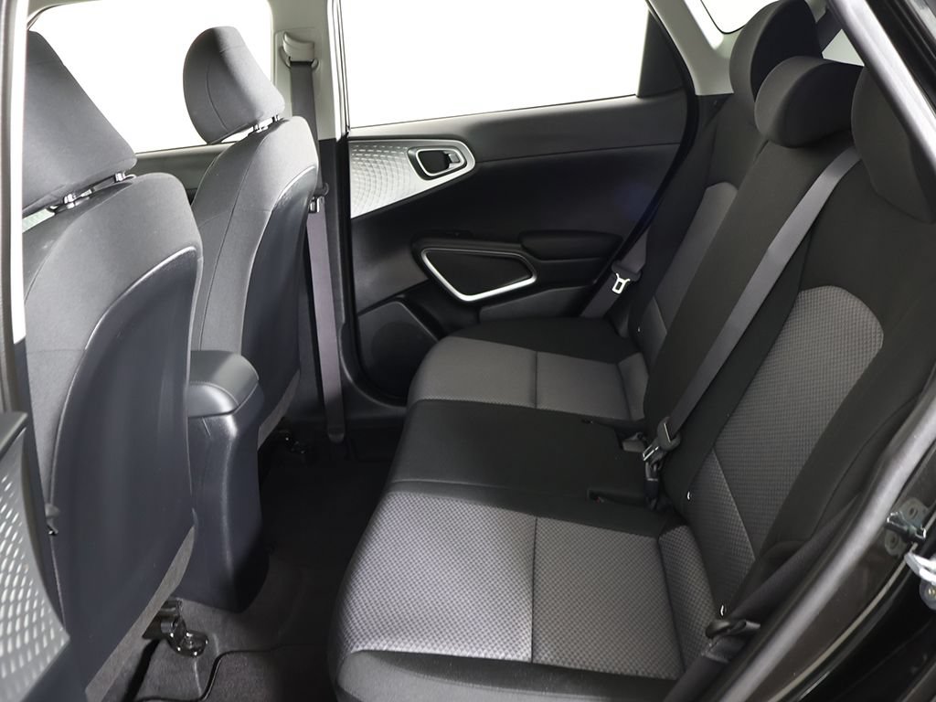 Used 2025 Kia Soul LX w/ LX Technology Package FWD image 31