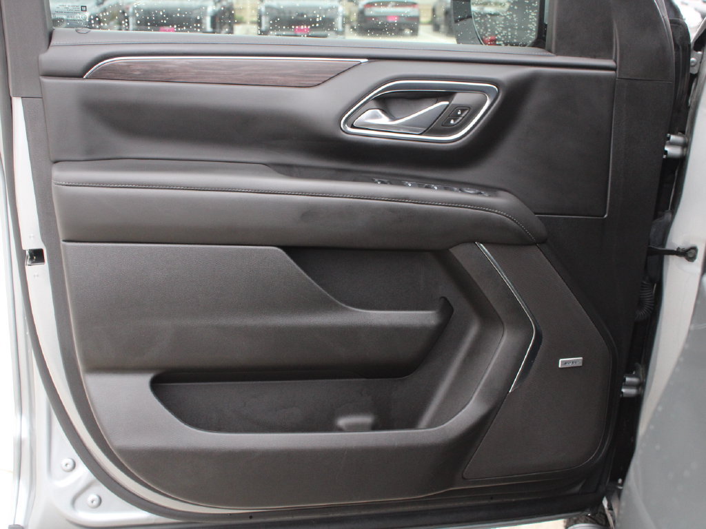 Used 2024 Chevrolet Tahoe Z71 w/ Luxury Package AWD/4WD image 14