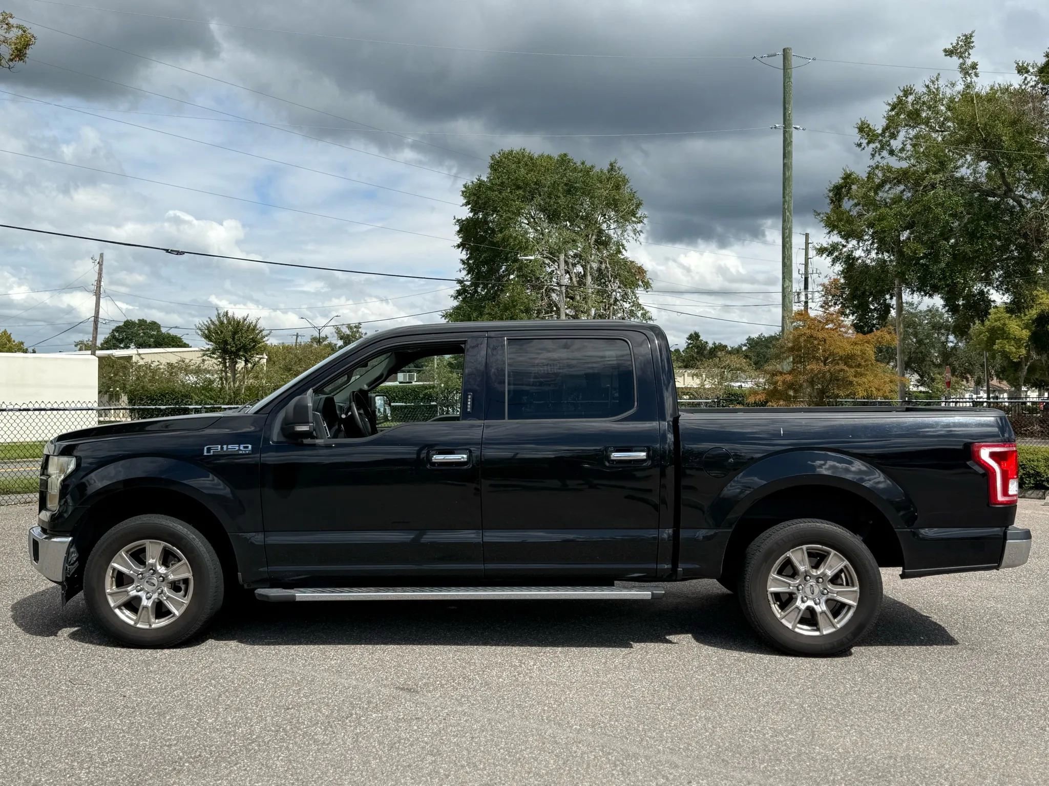Used 2017 Ford F150 XLT w/ Equipment Group 302A Luxury image 5