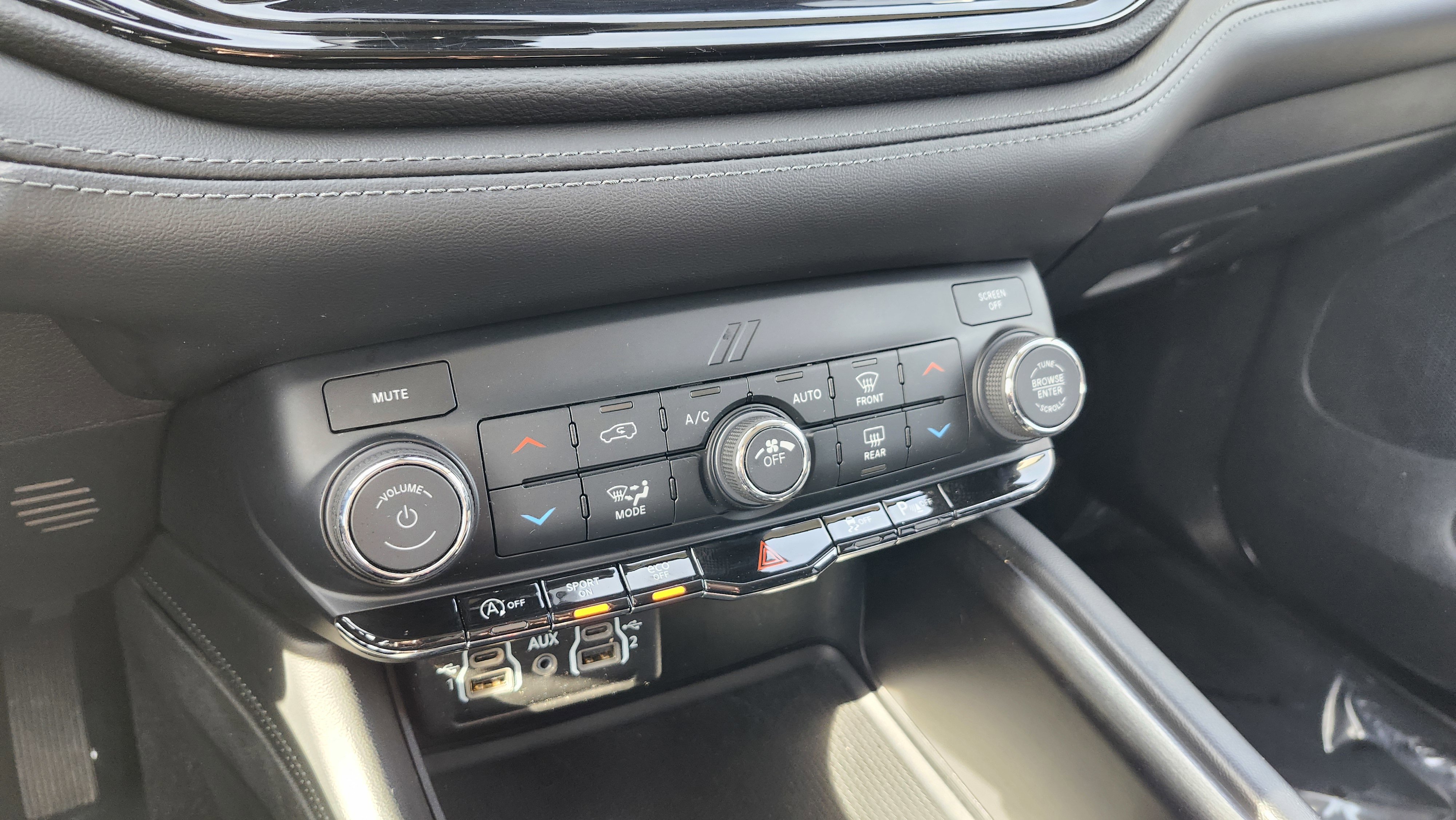 Used 2022 Dodge Durango SXT image 30