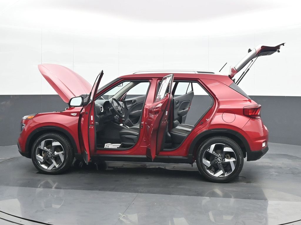Used 2023 Hyundai Venue Limited image 27