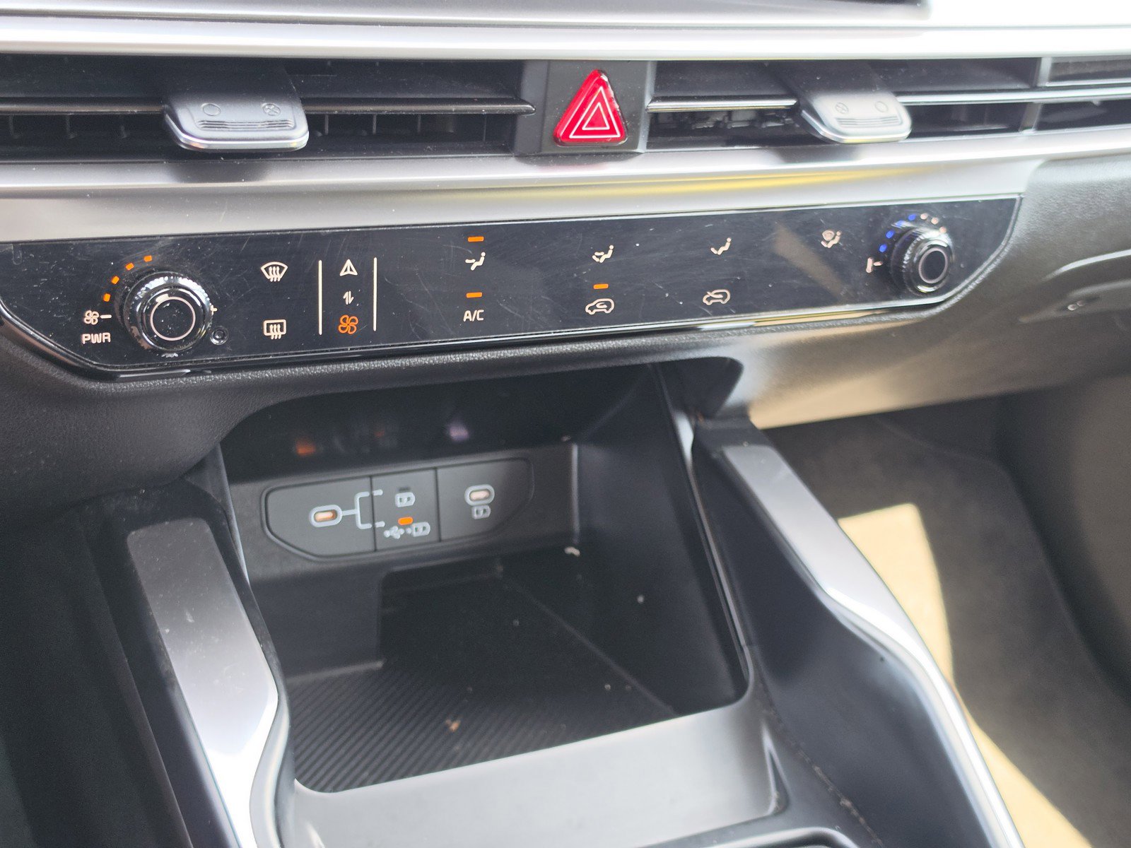 Used 2025 Kia Sorento LX image 23