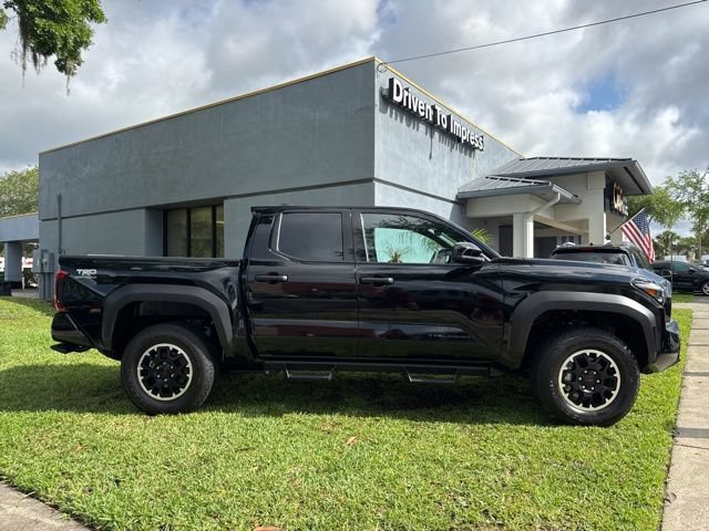 Used 2025 Toyota Tacoma TRD Off-Road AWD/4WD image 8