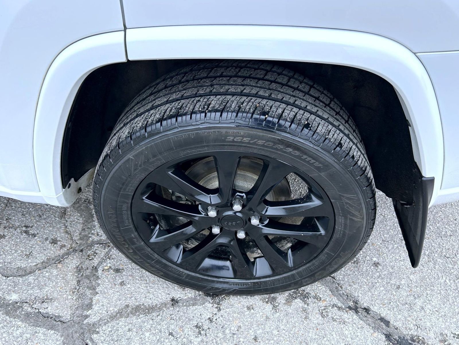 Used 2020 Jeep Grand Cherokee Altitude image 22