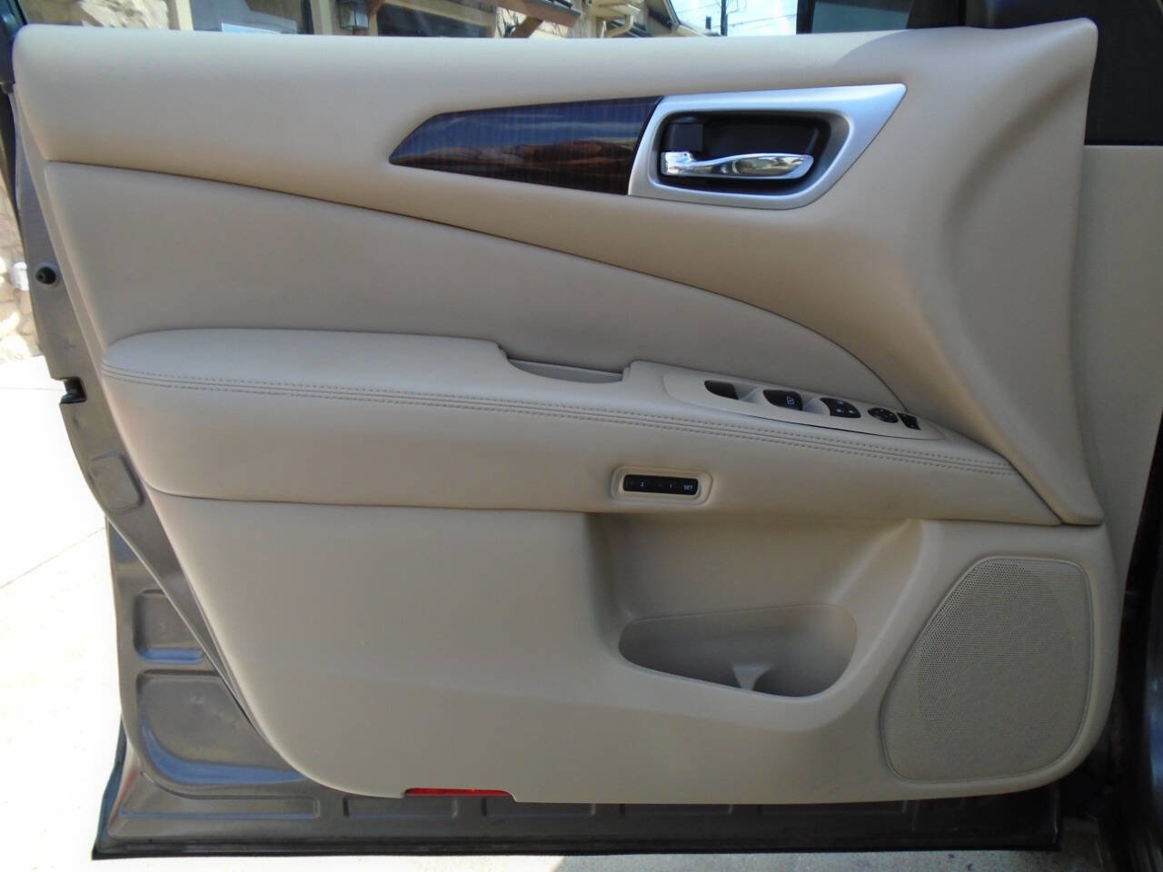 Used 2014 Nissan Pathfinder Platinum w/ Platinum Premium Package FWD image 30