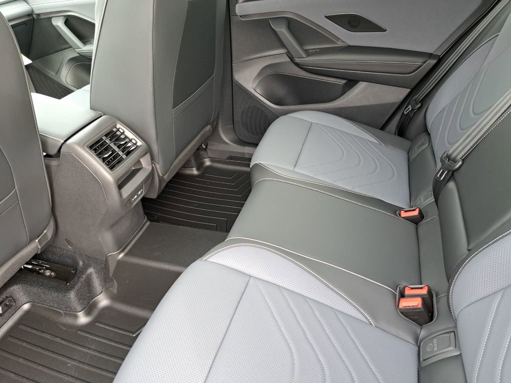 New 2026 Volkswagen Tiguan SE image 23