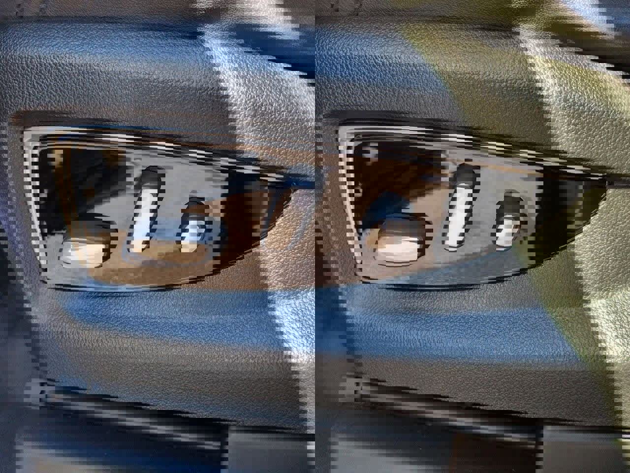 Used 2020 Cadillac Escalade Luxury image 17