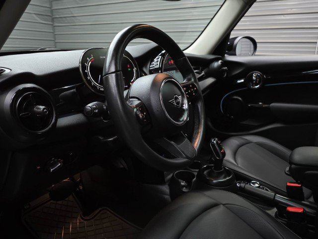 Used 2024 MINI Cooper 4-Door Hardtop FWD image 11