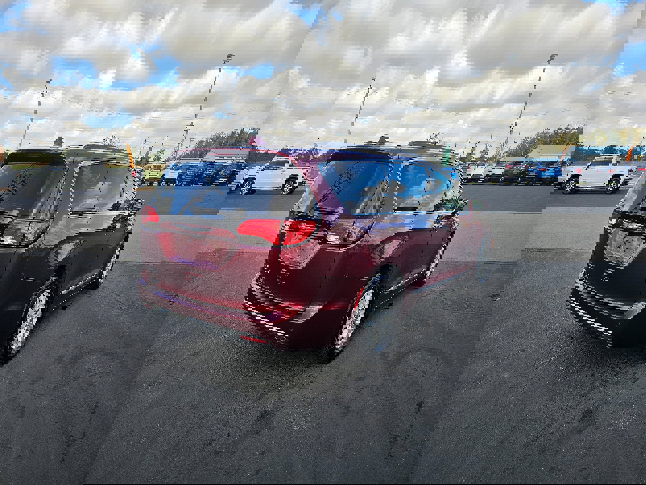 Used 2017 Chrysler Pacifica Touring-L image 5