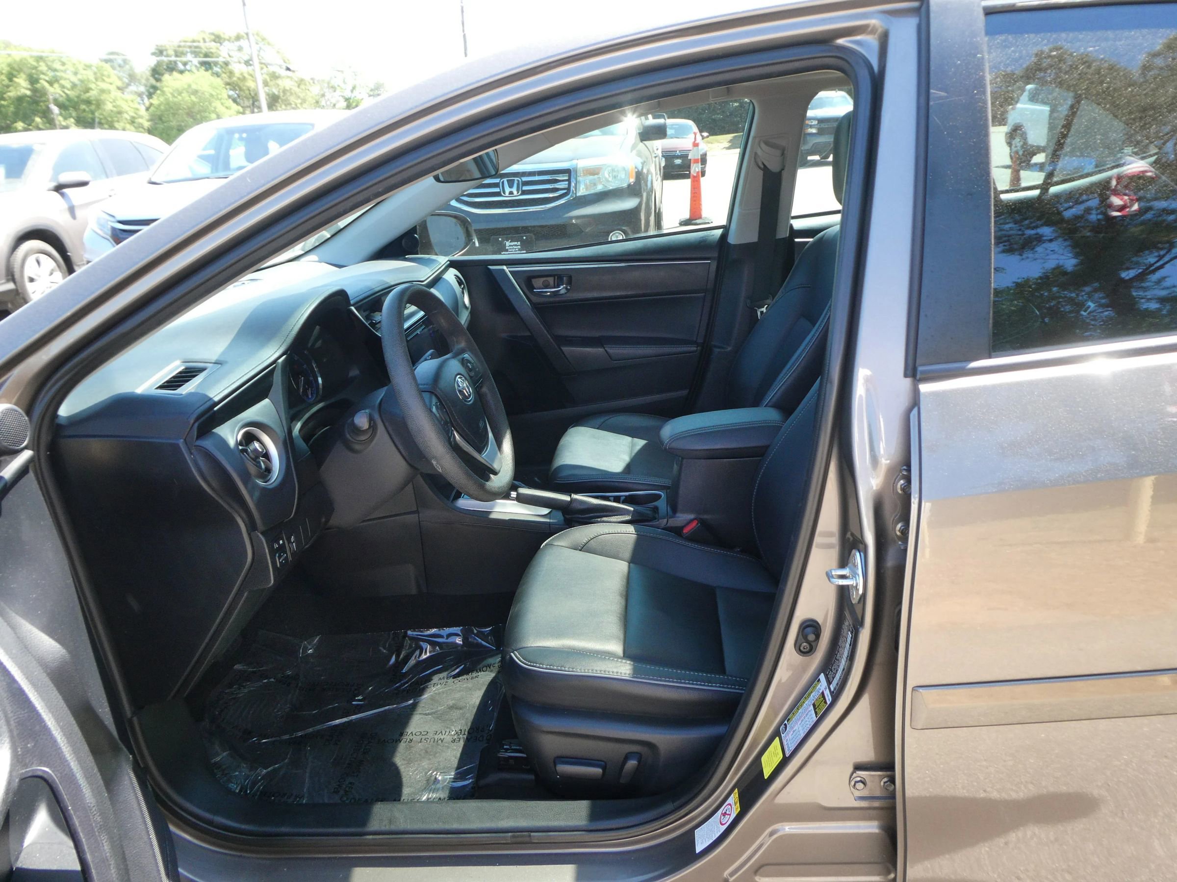 Used 2017 Toyota Corolla XLE FWD image 14