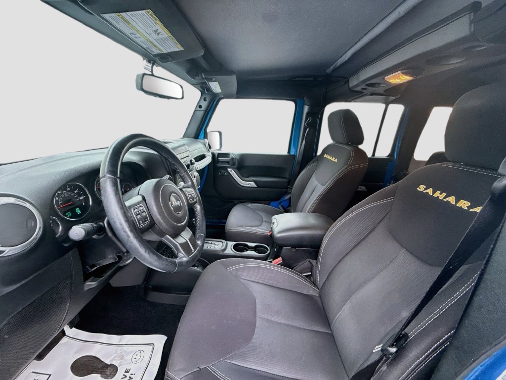 Used 2015 Jeep Wrangler Unlimited Sahara w/ Connectivity Group AWD/4WD image 18