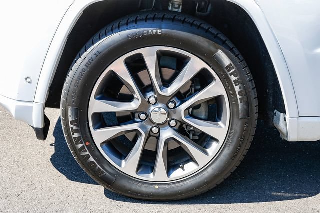 Used 2017 Jeep Grand Cherokee Overland w/ Jeep Active Safety Group AWD/4WD image 11