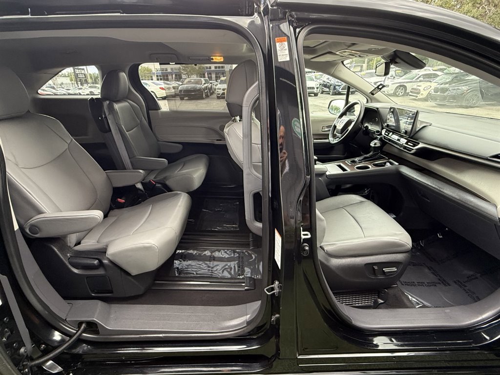 Used 2023 Toyota Sienna XLE image 20