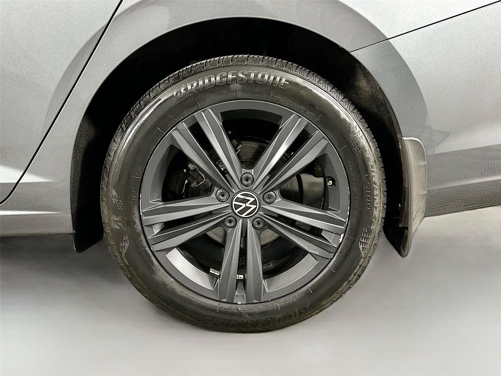 Used 2022 Volkswagen Jetta SE w/ Panoramic Sunroof Package FWD image 30