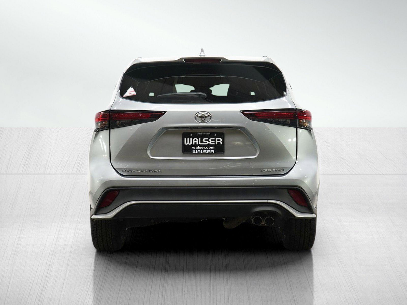 Used 2025 Toyota Highlander XSE AWD/4WD image 4