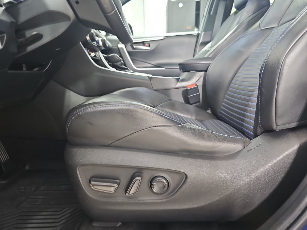 Used 2020 Toyota RAV4 XSE AWD/4WD image 36