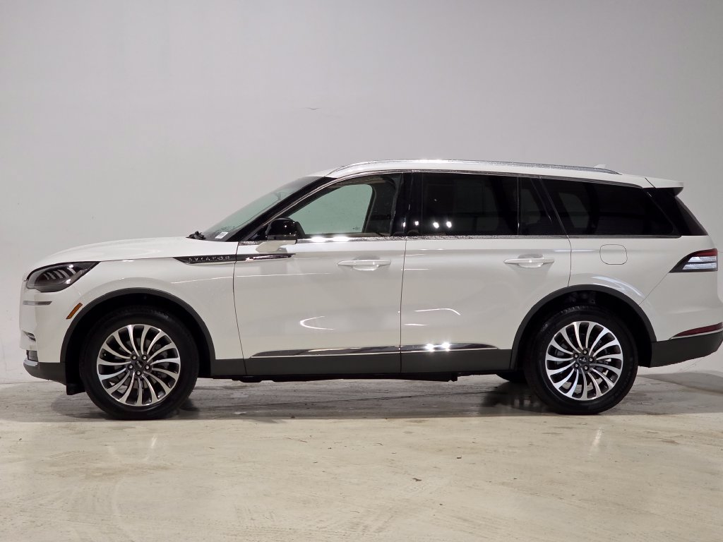 Used 2024 Lincoln Aviator AWD w/ Premium Package image 3