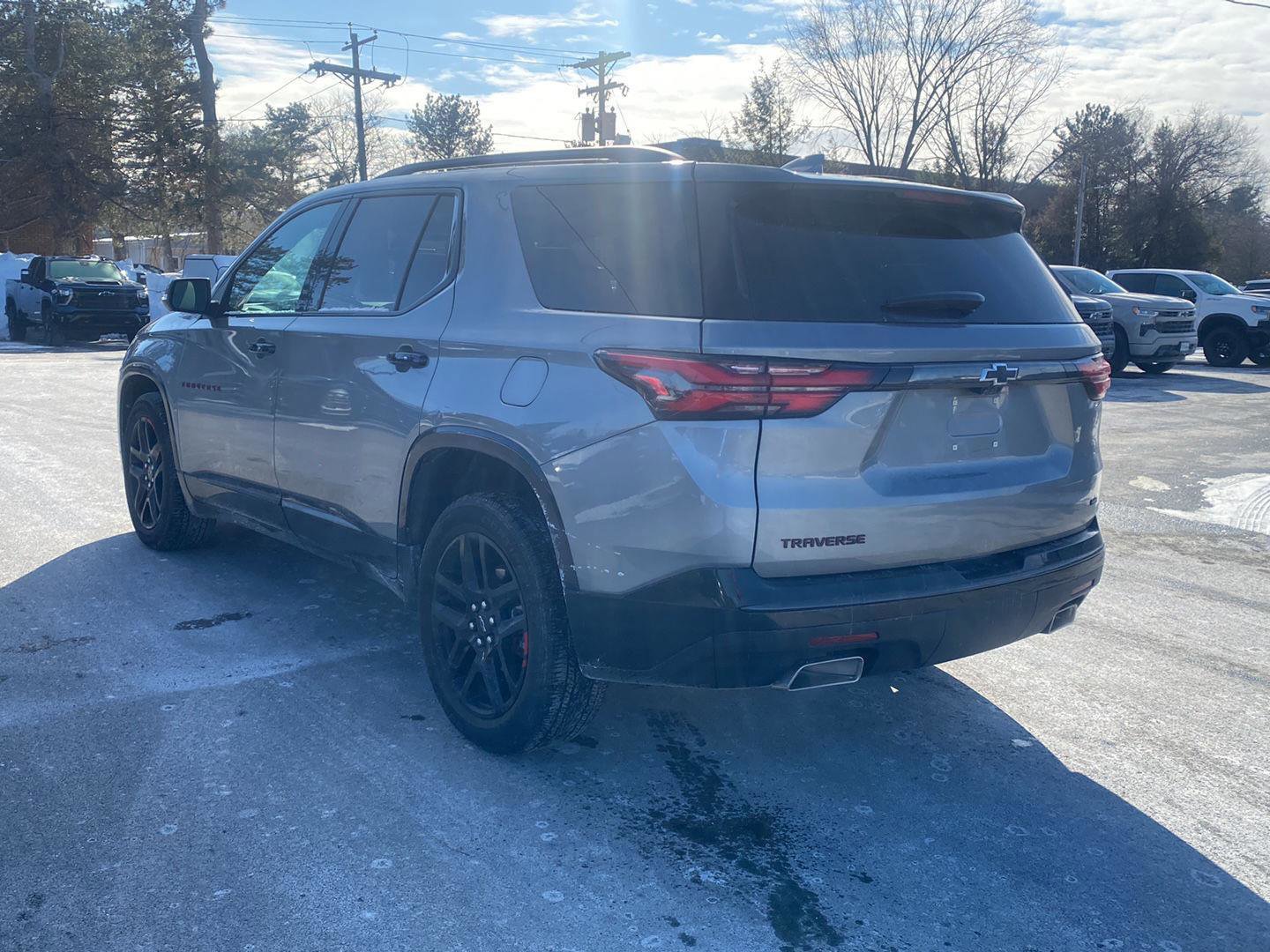 Used 2023 Chevrolet Traverse Premier w/ Redline Edition image 8