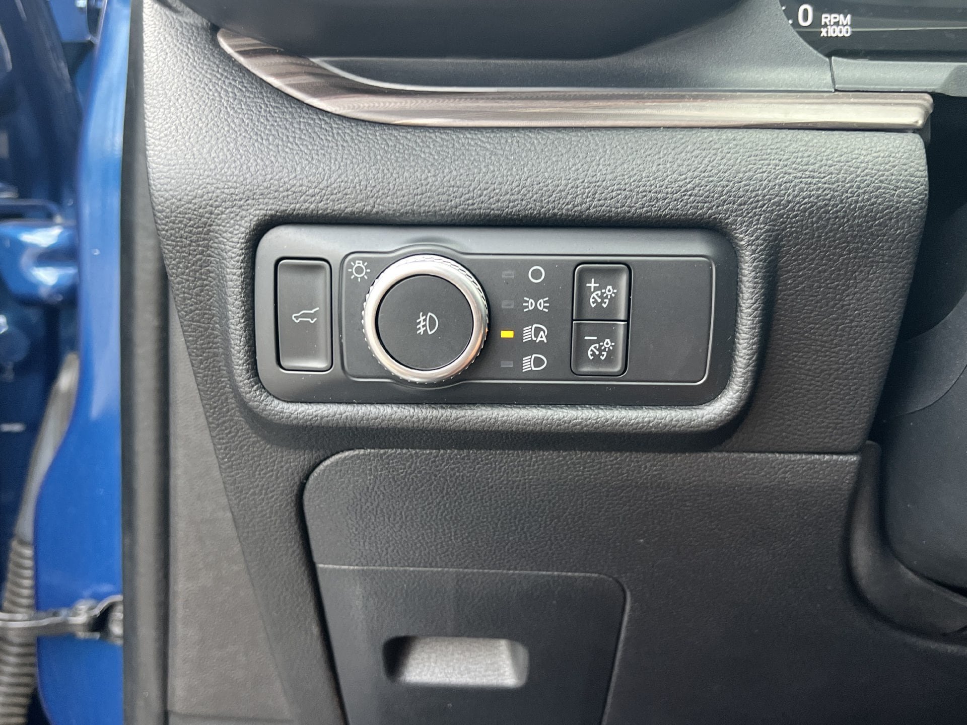 Used 2021 Ford Explorer Limited w/ Equipment Group 301A AWD/4WD image 12