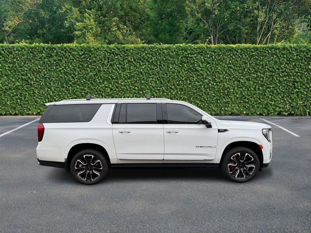 Used 2022 GMC Yukon XL Denali w/ Denali Premium Package AWD/4WD image 2