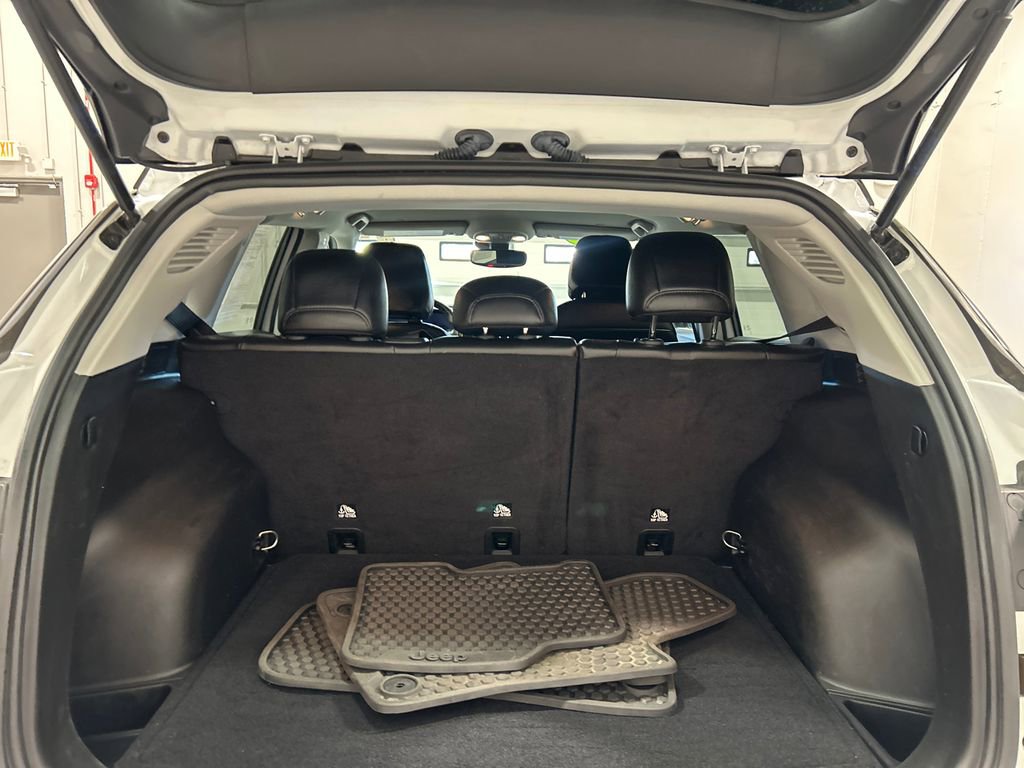 Used 2022 Jeep Compass Trailhawk w/ Trailhawk Convenience Group image 31