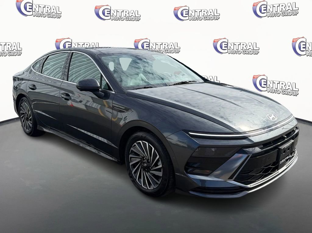 Certified 2025 Hyundai Sonata Limited image 3