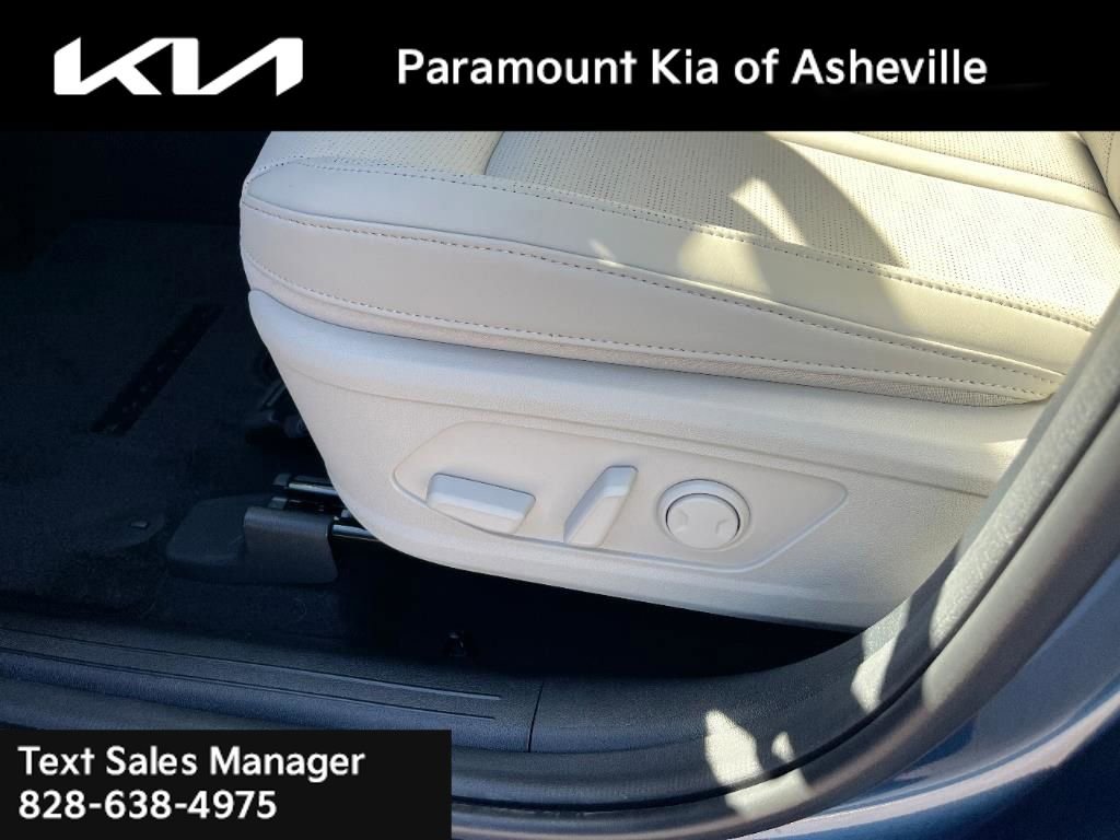 Certified 2025 Kia Sorento EX image 14