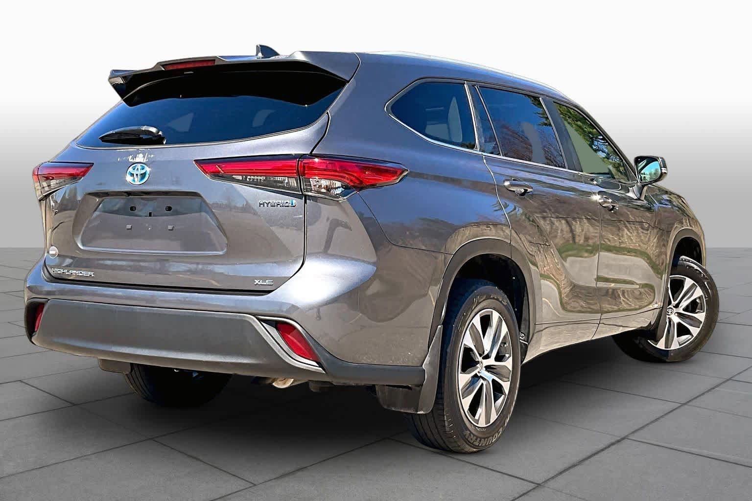 Used 2023 Toyota Highlander XLE AWD/4WD image 13