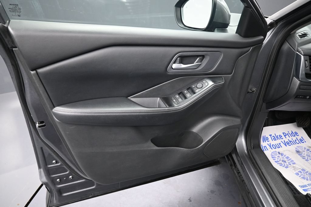 Used 2024 Nissan Rogue SV FWD image 28