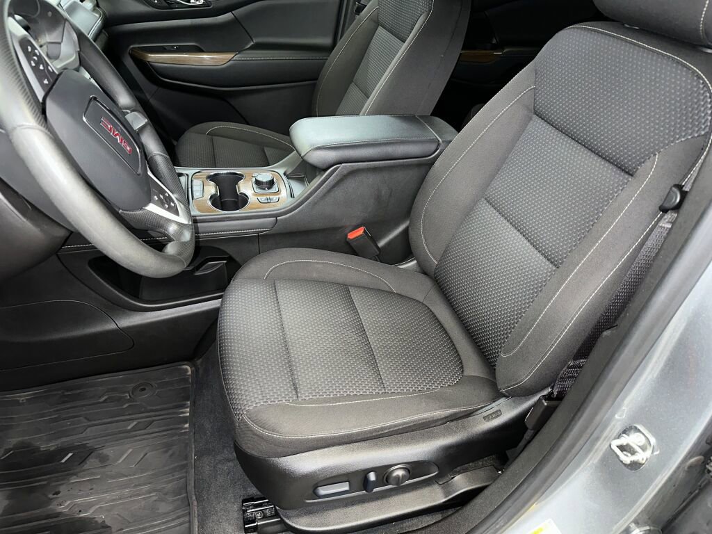 Certified 2023 GMC Acadia SLE w/ Driver Convenience Package image 2