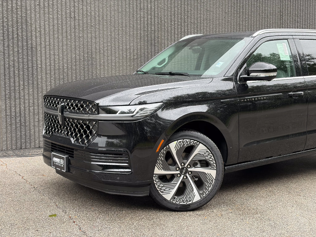 New 2027 Lincoln Navigator Black Label AWD/4WD image 2