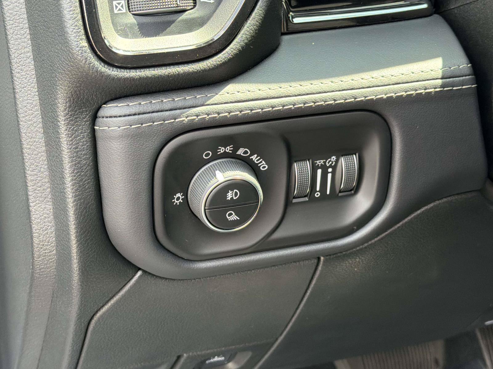 Used 2026 RAM 3500 Limited AWD/4WD image 19