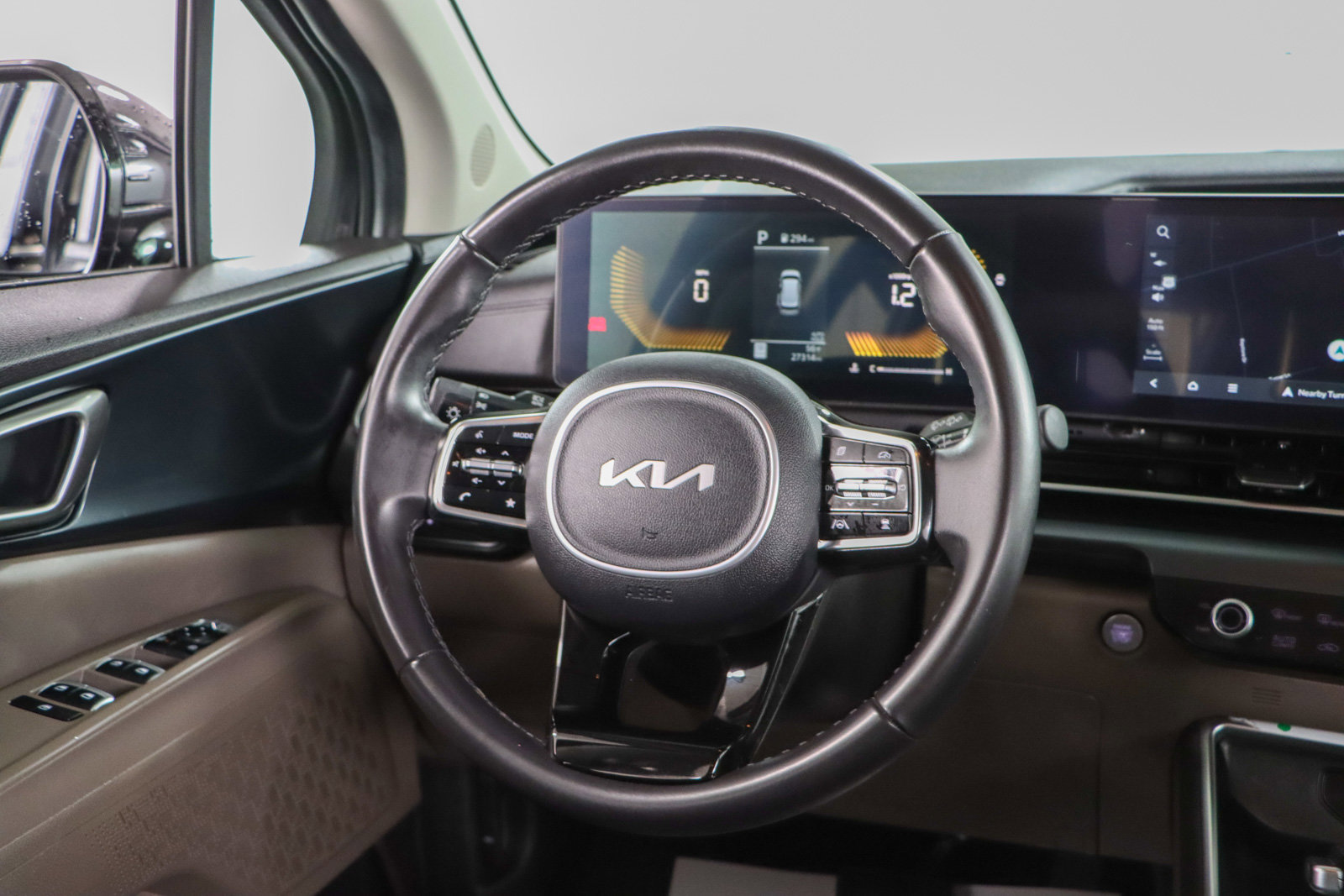 Used 2025 Kia Carnival image 12