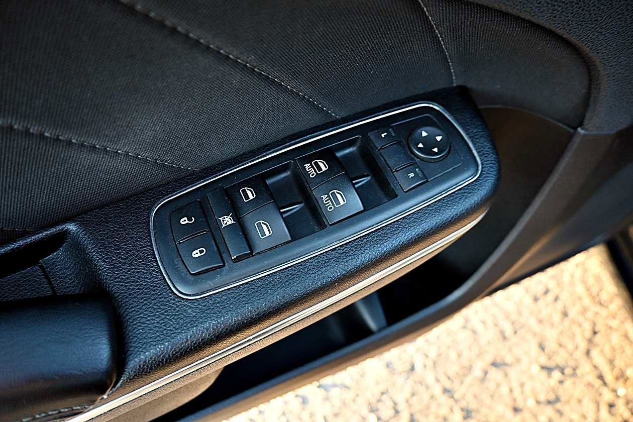 Used 2017 Dodge Charger R/T image 16