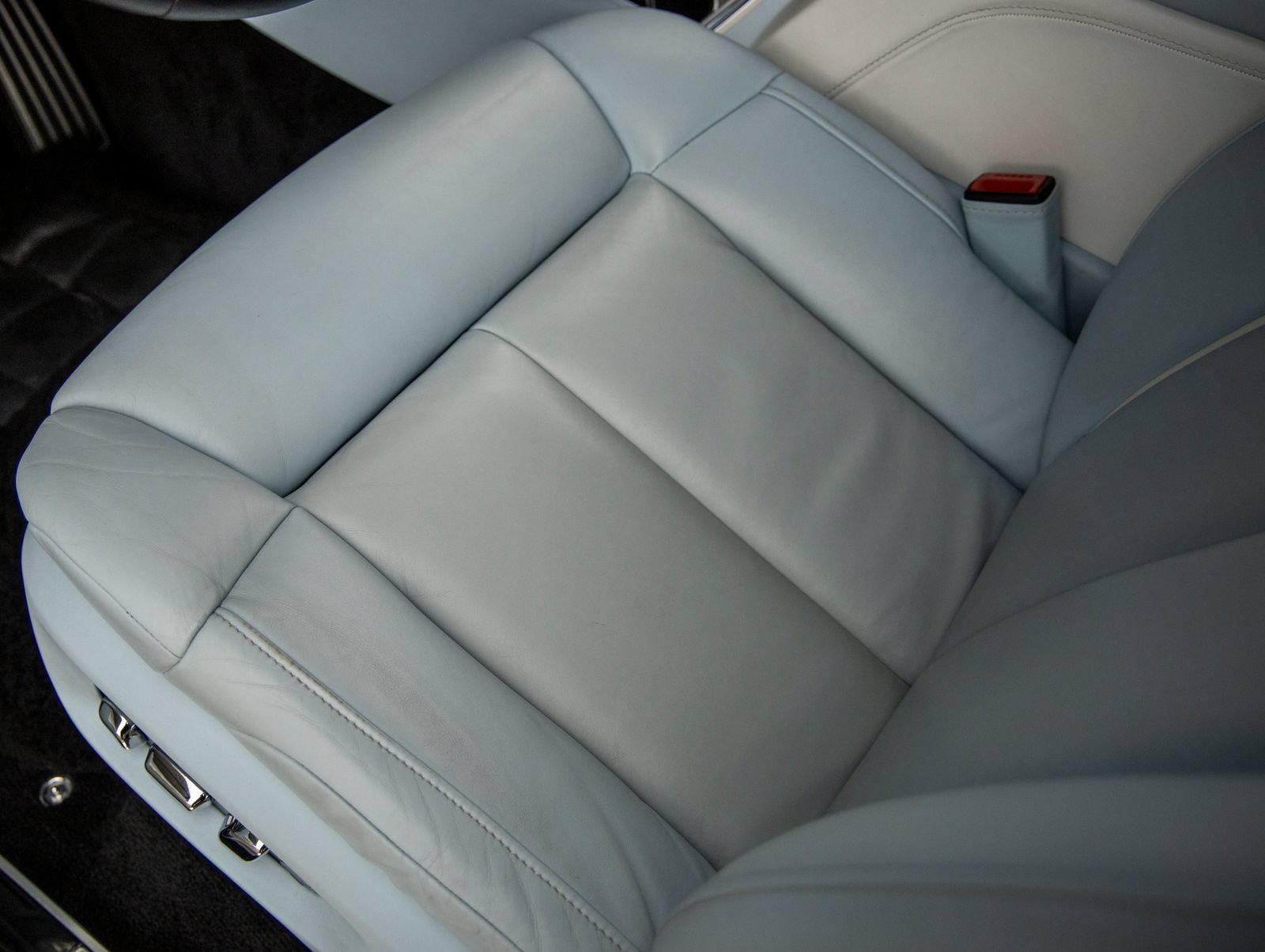 Used 2023 Rolls-Royce Phantom Extended Wheelbase w/ Leather Finishing Pack RWD image 32