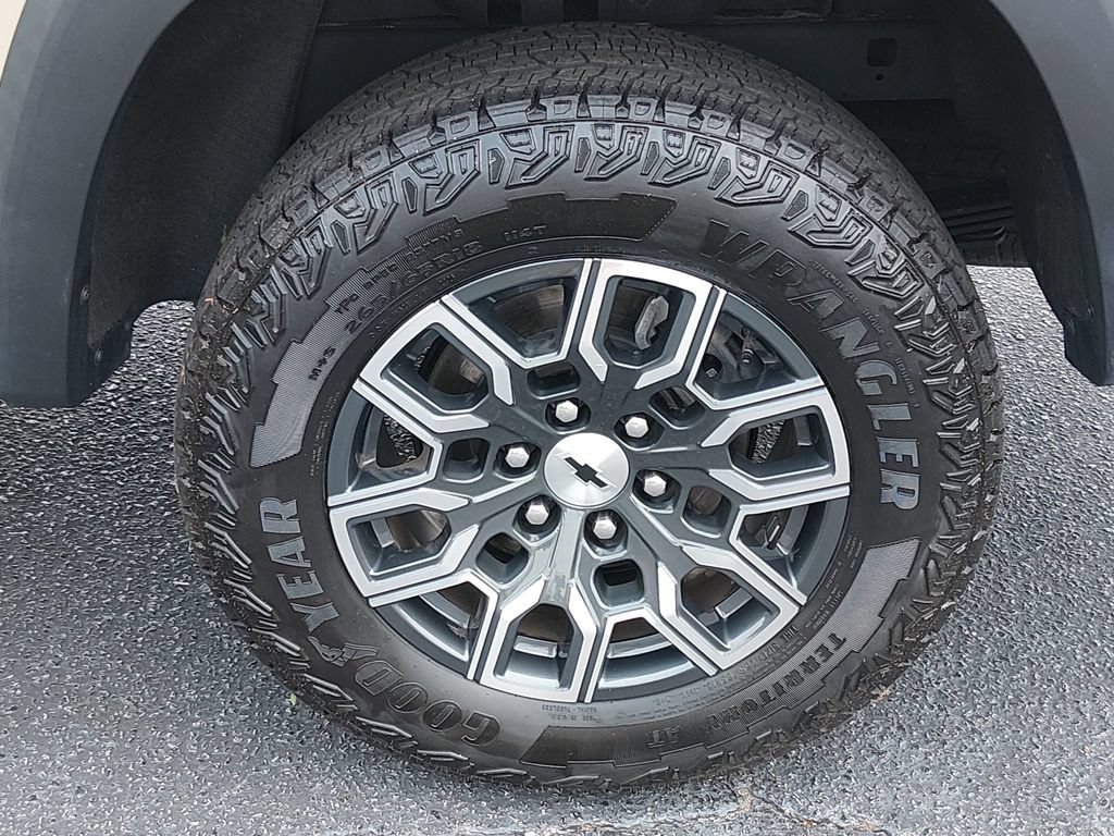 Used 2024 Chevrolet Colorado Z71 w/ Z71 Convenience Package 2 AWD/4WD image 18