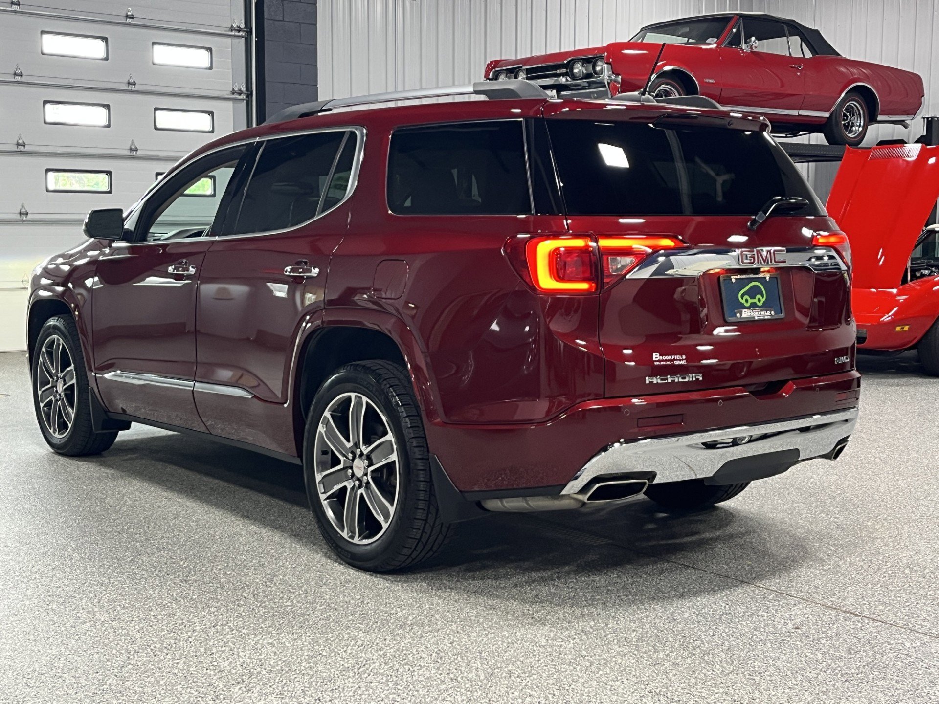 Certified 2018 GMC Acadia Denali w/ Technology Package AWD/4WD image 3