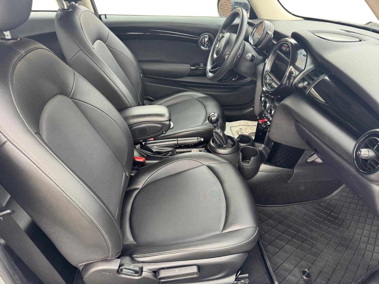 Used 2021 MINI Cooper 2-Door Hardtop w/ Storage Package image 12