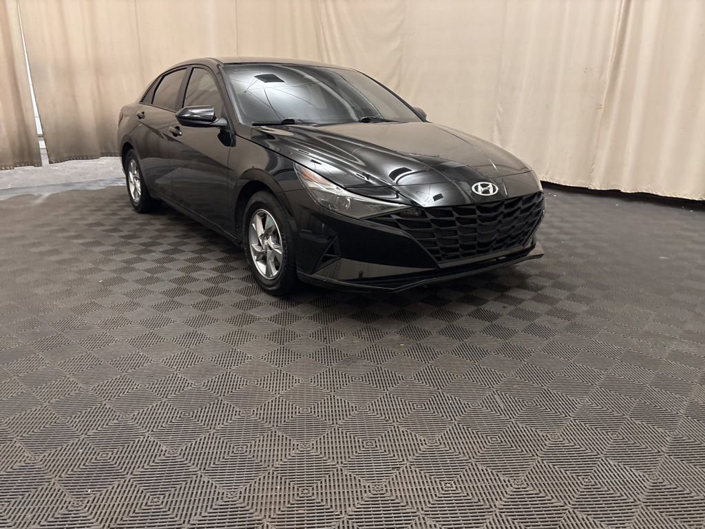 Used 2022 Hyundai Elantra SE image 3