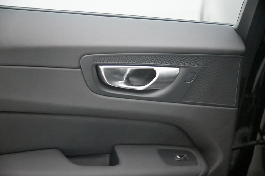 Used 2026 Volvo XC60 B5 Plus AWD/4WD image 22